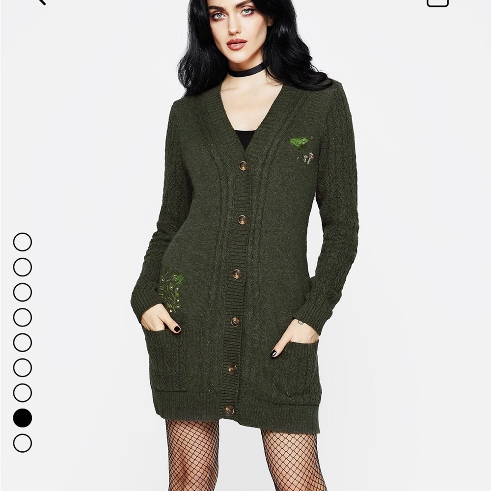 Swamplife Embroidered
Cable Knit Longline
Cardigan
